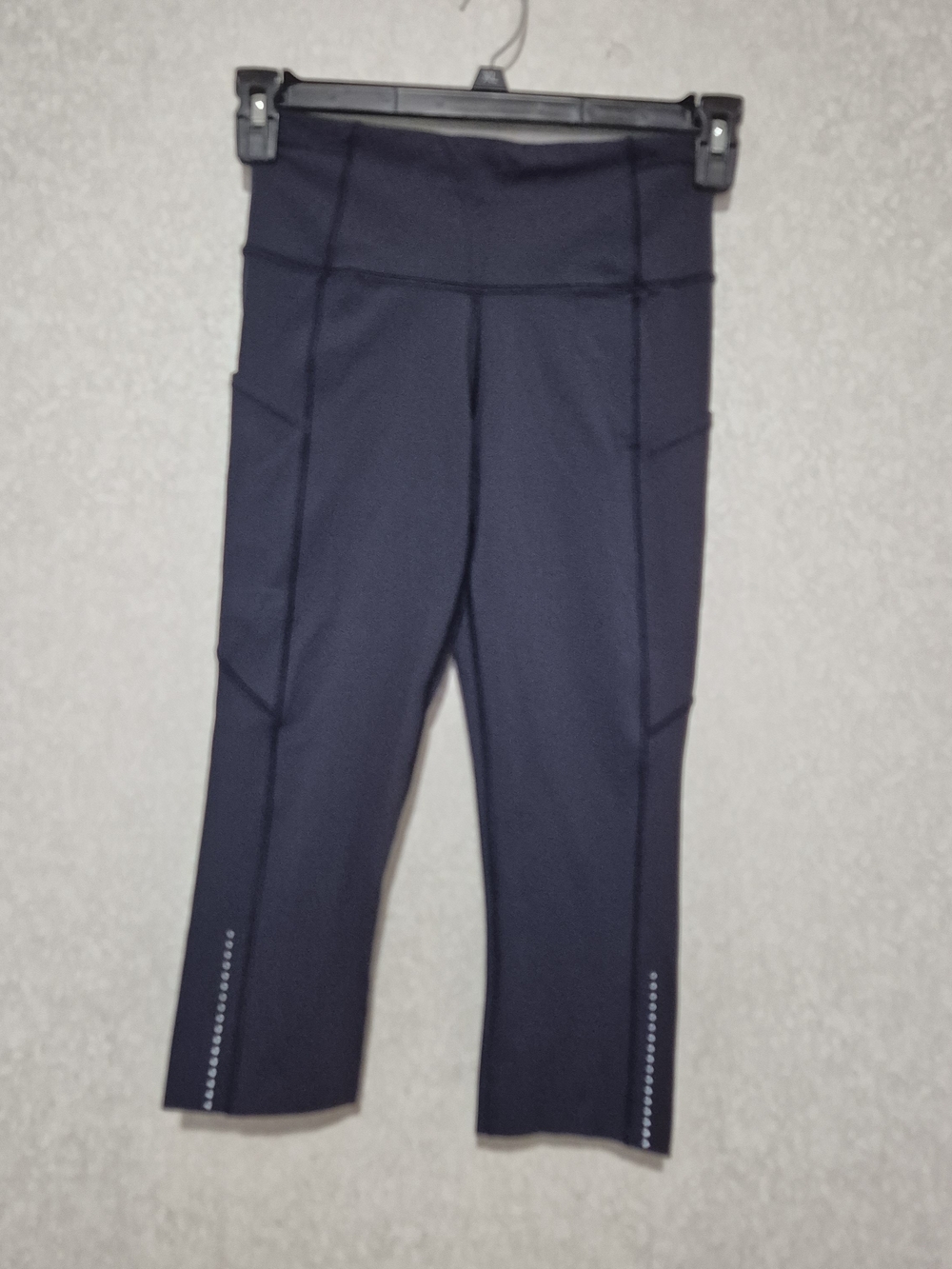 lululemon athletica Navy Cropped Performance Leggings-Size:6